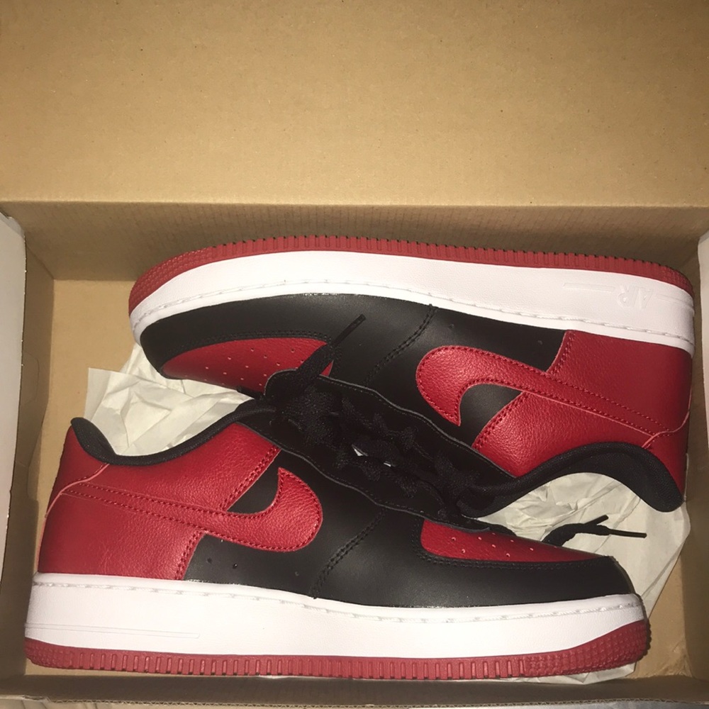 NIKE AIR FORCE  1 size 7y